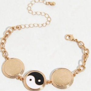 NWT. Free People Eleni Ying Yang Dainty Boho Bracelet In Gold. OS (adjustable)